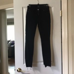 Black frayed skinny jeans